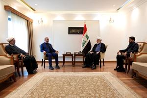 السـ.ـفير الإيـ.ـراني يسلم الشيخ حمودي رسالة من السيد مجـ.ـتبى الخـ.ـامـ.ـنئي ويشكر الشعب العراقي ومرجعيته